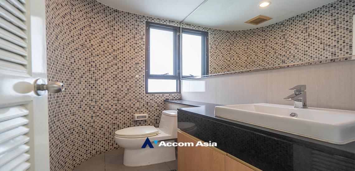 16  3 br Apartment for rent and sale in Sukhumvit ,Bangkok BTS Ekkamai at High-Rise Living with a Large Balcony Apartment in Ekkamai AA18545