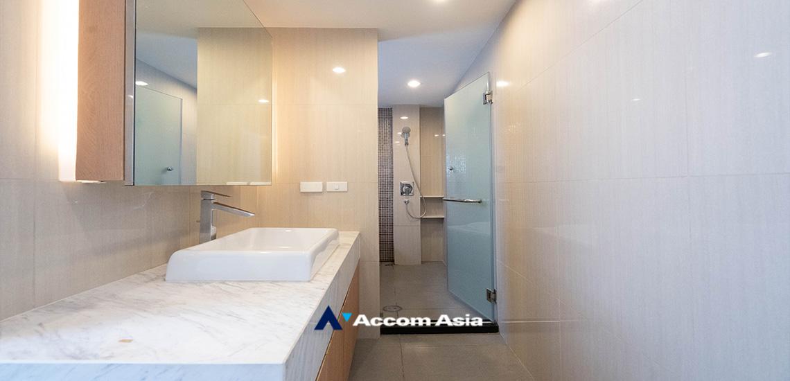 20  3 br Apartment for rent and sale in Sukhumvit ,Bangkok BTS Ekkamai at High-Rise Living with a Large Balcony Apartment in Ekkamai AA18545