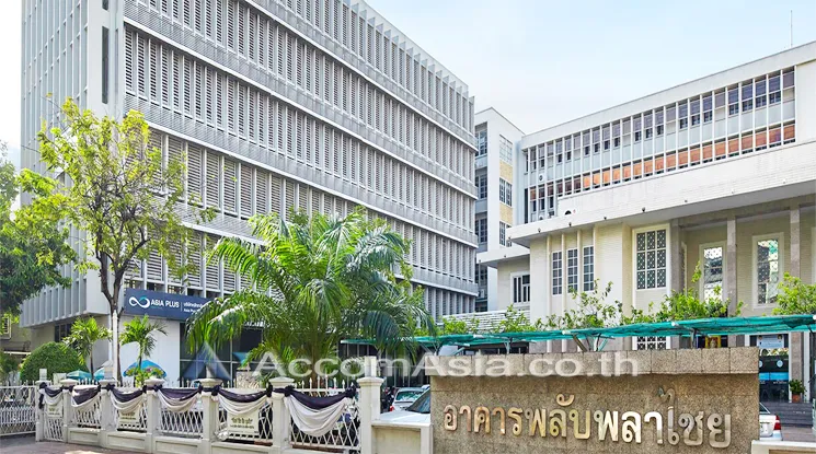  2  Retail / Showroom For Rent in Ploenchit ,Bangkok MRT Hua Lamphong at Phlubphlachai Building AA18612