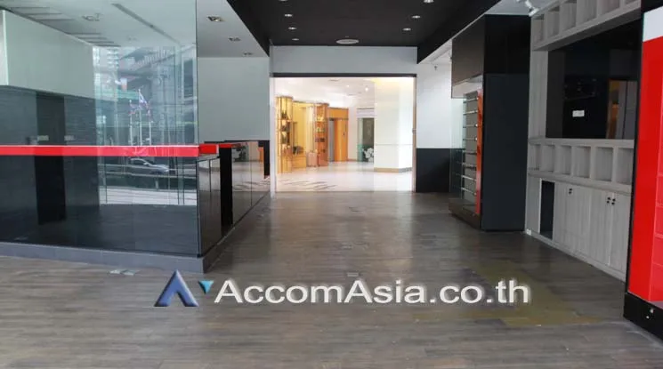 unit Retail / showroom For Rent in Sukhumvit, Bangkok  near BTS Ekkamai (AA18628)