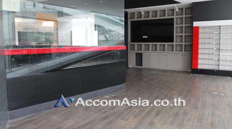  1  Retail / Showroom For Rent in Sukhumvit ,Bangkok BTS Ekkamai at Retail Space in Bangkok AA18628