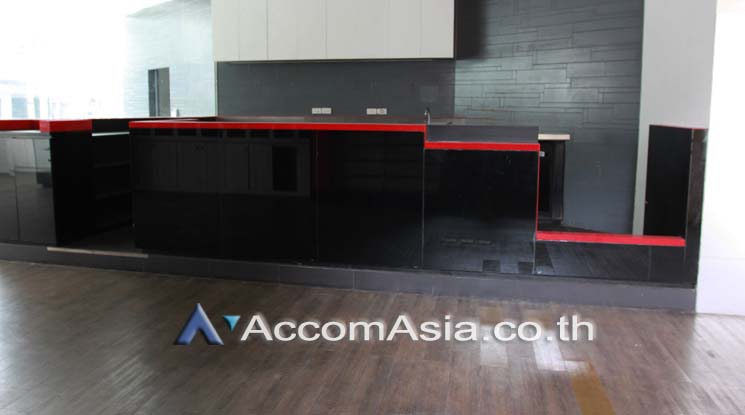 12  Retail / Showroom For Rent in Sukhumvit ,Bangkok BTS Ekkamai at Retail Space in Bangkok AA18628