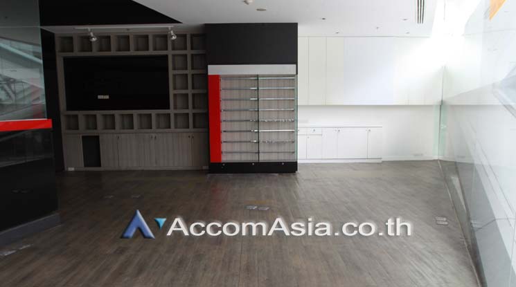  1  Retail / Showroom For Rent in Sukhumvit ,Bangkok BTS Ekkamai at Retail Space in Bangkok AA18628