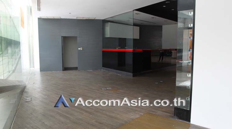 8  Retail / Showroom For Rent in Sukhumvit ,Bangkok BTS Ekkamai at Retail Space in Bangkok AA18628