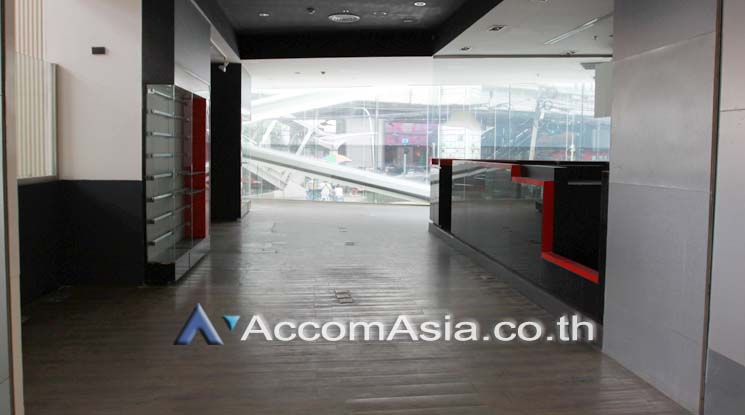 10  Retail / Showroom For Rent in Sukhumvit ,Bangkok BTS Ekkamai at Retail Space in Bangkok AA18628