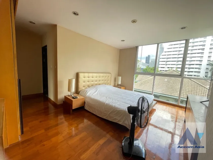 unit 3 Bedrooms  Condominium For Rent in Sukhumvit, Bangkok  near BTS Asok (AA18639)