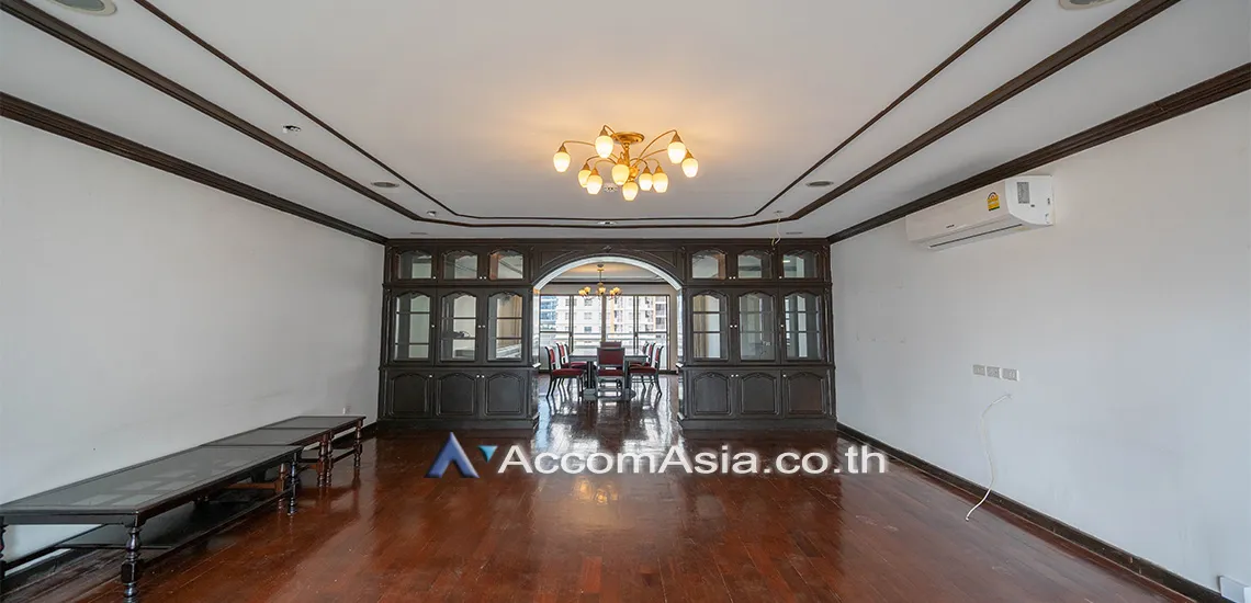Big Balcony, Pet friendly |  Regent On The Park 1 Condominium  3 Bedroom for Rent BTS Phrom Phong in Sukhumvit Bangkok