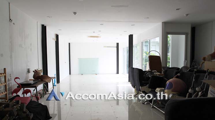  2  Retail / Showroom For Rent in Sukhumvit ,Bangkok BTS Thong Lo at 9.53 Community Mall AA18747