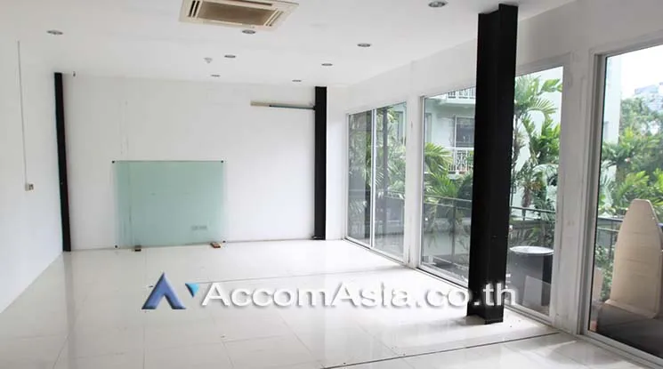 unit Retail / showroom For Rent in Sukhumvit, Bangkok  near BTS Thong Lo (AA18747)