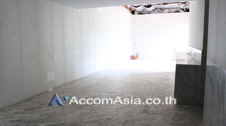 5  Retail / Showroom For Rent in Sukhumvit ,Bangkok BTS Thong Lo at 9.53 Community Mall AA18748