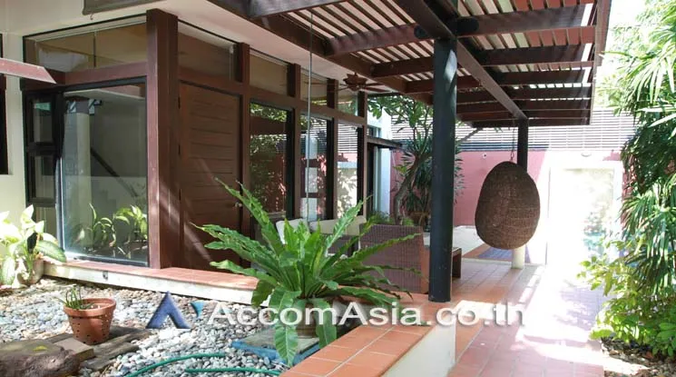 unitPrivate Swimming Pool |  4 Bedrooms  House For Rent in Sukhumvit, Bangkok  near BTS Thong Lo (AA18786)
