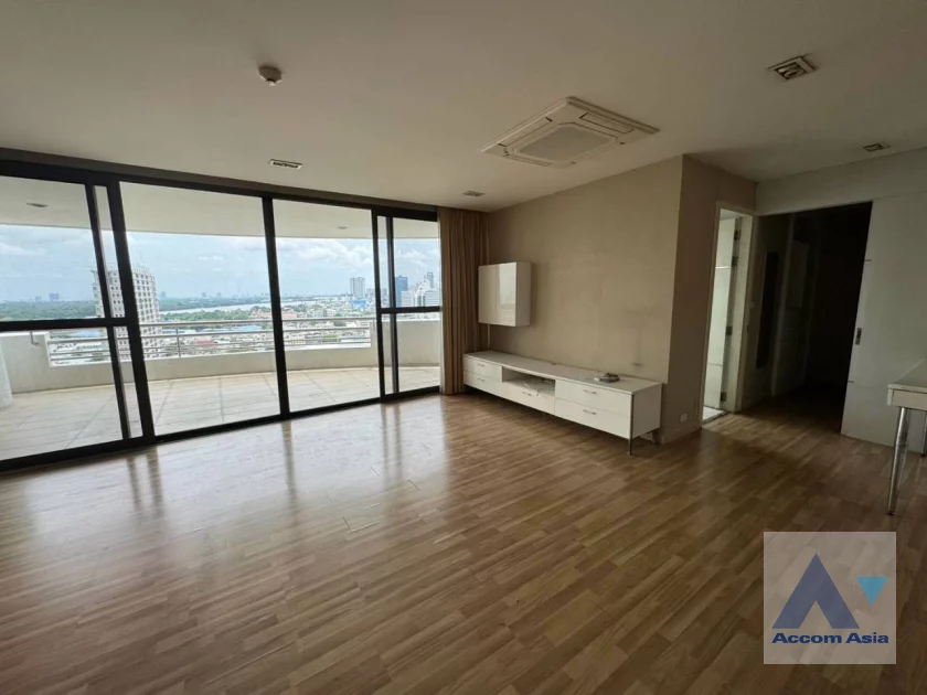 unit 3 Bedrooms  Condominium For Rent in Sathorn, Bangkok  near MRT Khlong Toei (21142)