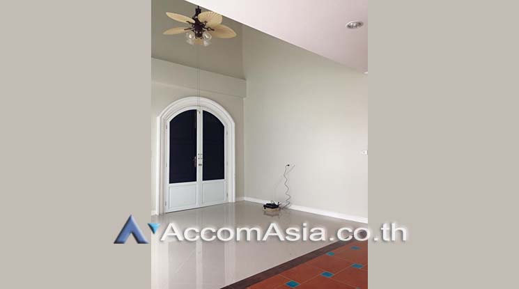 unit 3 Bedrooms  House For Rent in Bang Na, Bangkok  near BTS Bearing (AA18817)