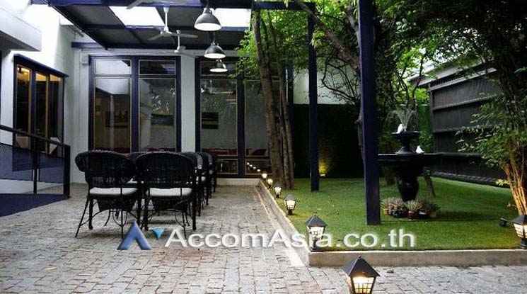  2  3 br House For Rent in Ploenchit ,Bangkok BTS Chitlom AA18836