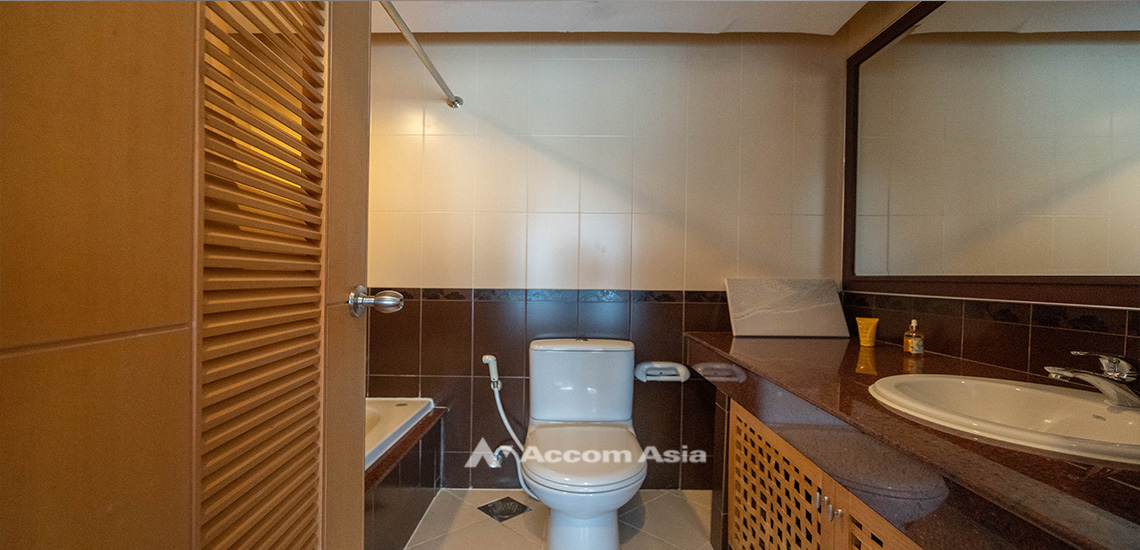 8  3 br Apartment For Rent in Sathorn ,Bangkok MRT Lumphini at Cozy and Convenient Apartment Near Garden Intl AA18838