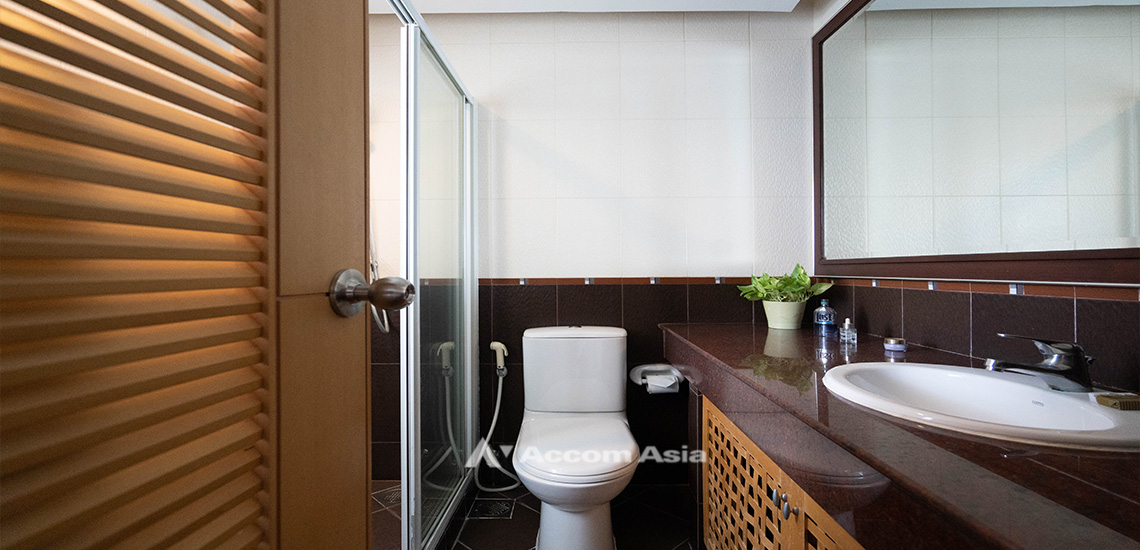 9  3 br Apartment For Rent in Sathorn ,Bangkok MRT Lumphini at Cozy and Convenient Apartment Near Garden Intl AA18838