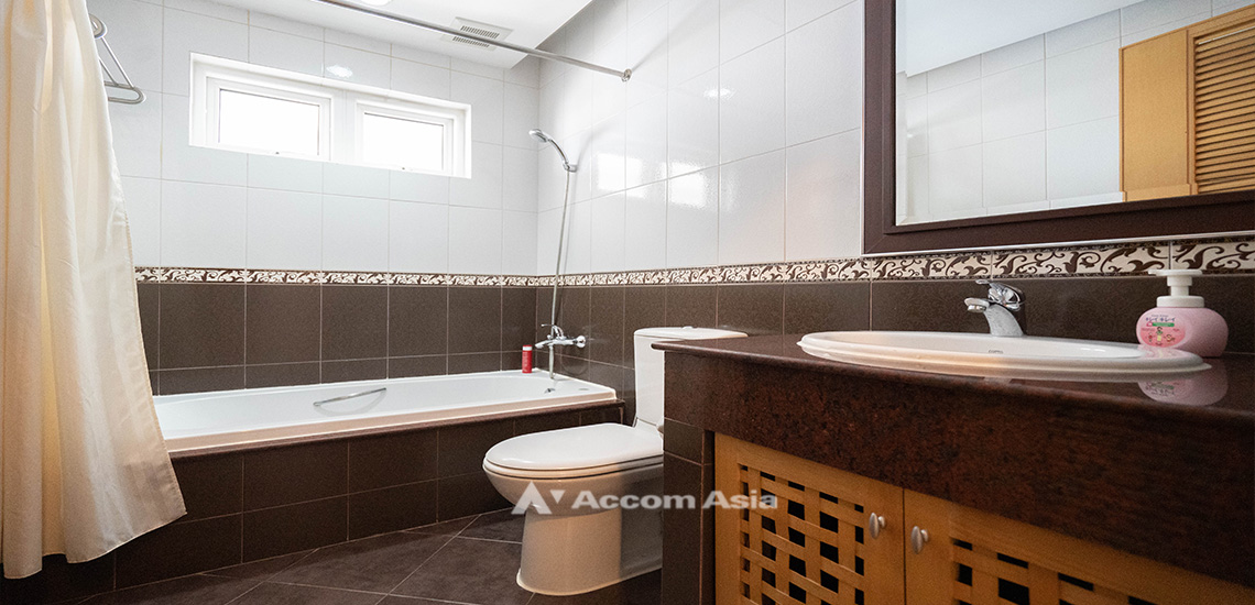 10  3 br Apartment For Rent in Sathorn ,Bangkok MRT Lumphini at Cozy and Convenient Apartment Near Garden Intl AA18838