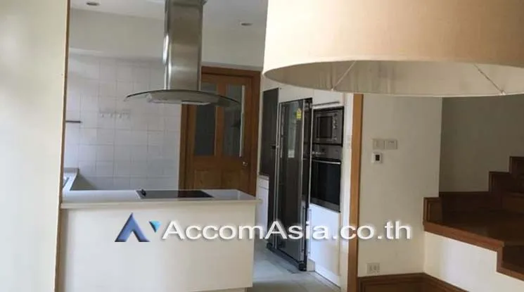unit 4 Bedrooms  House For Rent in Sukhumvit, Bangkok  near BTS Phra khanong (AA18870)