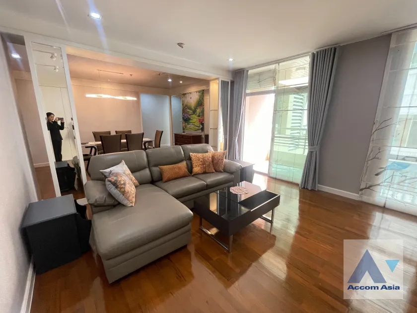 Pet friendly condominium for rent in Ploenchit, Bangkok Code 21150