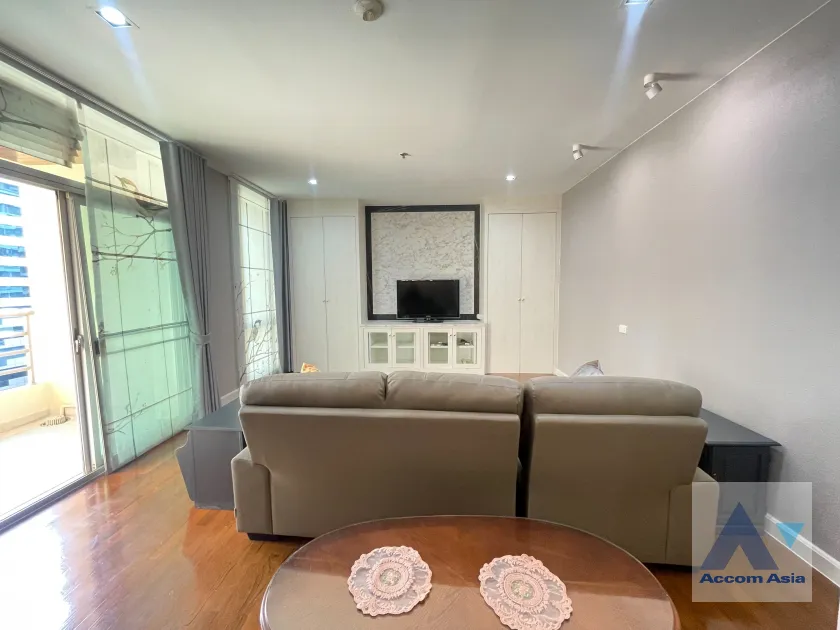 Pet friendly condominium for rent in Ploenchit, Bangkok Code 21150