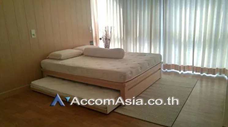 unit 1 Bedroom  Condominium For Rent in Ploenchit, Bangkok  near BTS Ratchadamri (AA18972)