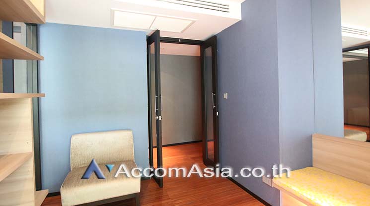6  2 br Condominium For Sale in Ploenchit ,Bangkok BTS Ratchadamri at Sarasini Residence AA18980