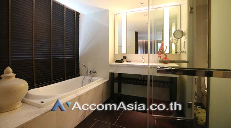 10  2 br Condominium For Sale in Ploenchit ,Bangkok BTS Ratchadamri at Sarasini Residence AA18982