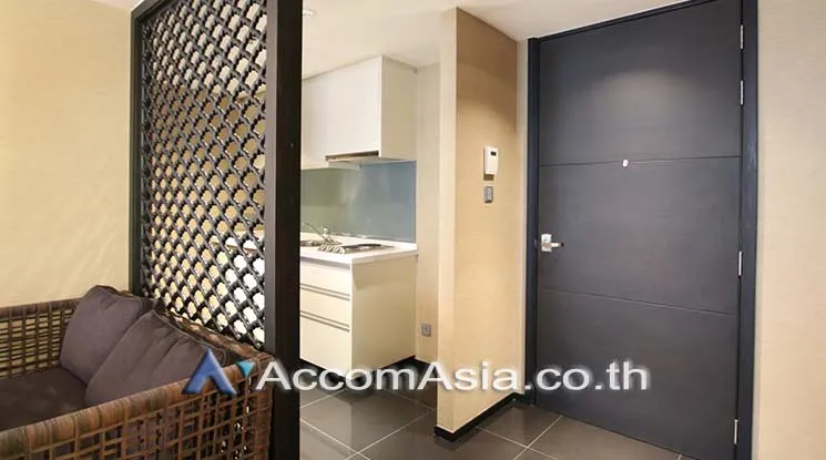 unit 1 Bedroom  Condominium For Sale in Ploenchit, Bangkok  near BTS Ratchadamri (AA18983)