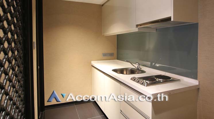 4  1 br Condominium For Sale in Ploenchit ,Bangkok BTS Ratchadamri at Sarasini Residence AA18983