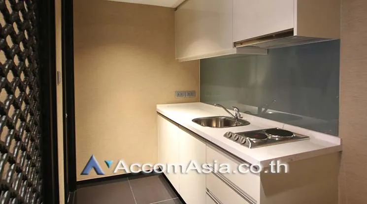 unit 1 Bedroom  Condominium For Sale in Ploenchit, Bangkok  near BTS Ratchadamri (AA18983)
