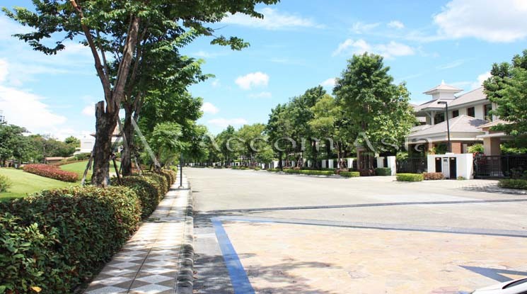  2  4 br House For Sale in Pattanakarn ,Bangkok  at Peaceful compound AA19083