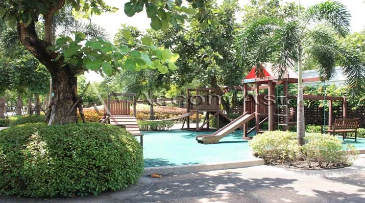  1  4 br House For Sale in Pattanakarn ,Bangkok  at Peaceful compound AA19083