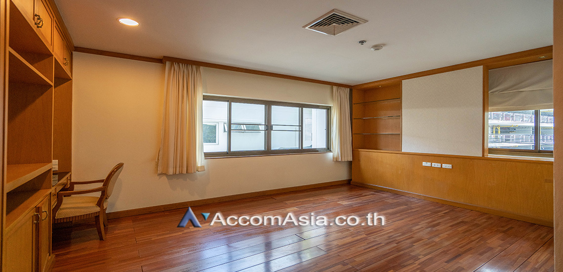 10  2 br Apartment For Rent in Sathorn ,Bangkok BTS Chong Nonsi at Cozy Low-rise Apartment in Sathorn, Walk to BTS 6 mins. AA19122