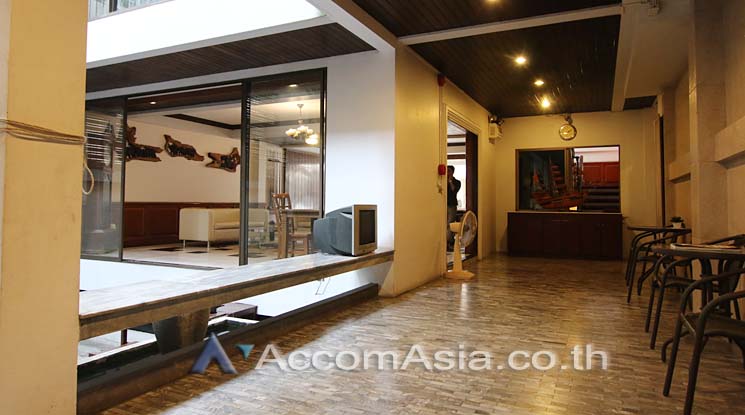  1  Retail / Showroom For Rent in Silom ,Bangkok MRT Silom - BTS Sala Daeng AA19128