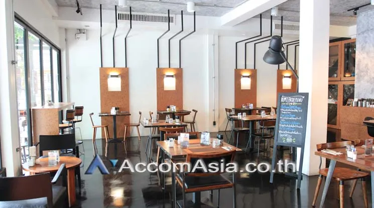 unit Retail / showroom For Rent in Silom, Bangkok  near BTS Chong Nonsi (AA19176)