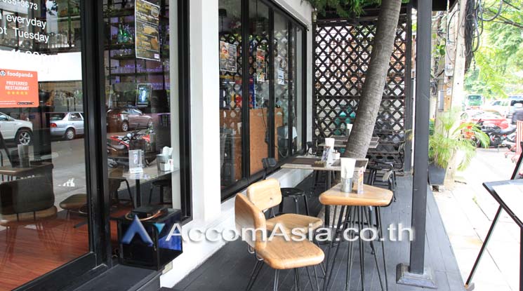 11  Retail / Showroom For Rent in Silom ,Bangkok BTS Chong Nonsi AA19176