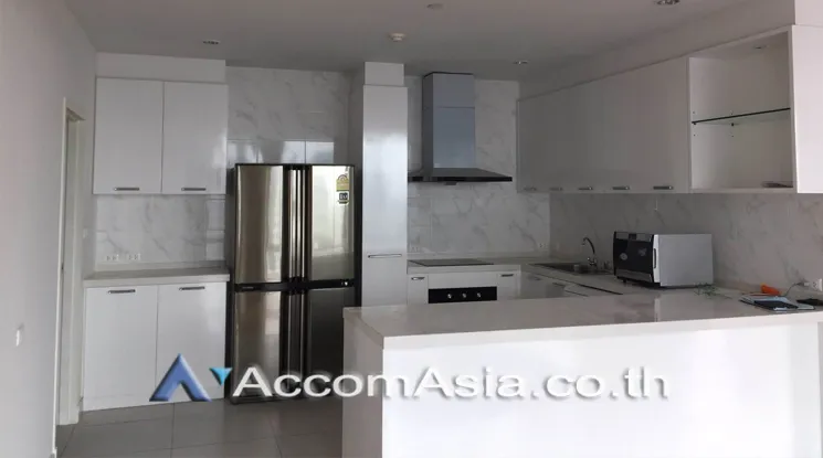 unit 4 Bedrooms  Condominium For Rent in Ploenchit, Bangkok  near MRT Sam Yan - BTS Sala Daeng (AA19276)