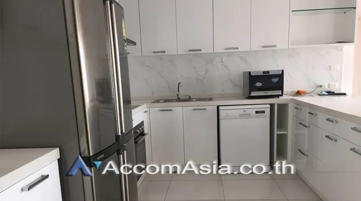 unit 4 Bedrooms  Condominium For Rent in Ploenchit, Bangkok  near MRT Sam Yan - BTS Sala Daeng (AA19276)