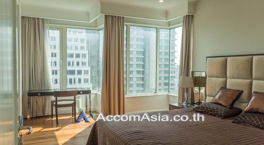 unit 2 Bedrooms  Condominium For Rent in Ploenchit, Bangkok  near BTS Chitlom (AA19308)