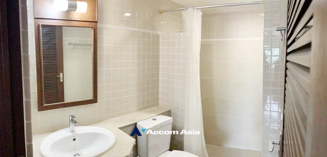 unit 2 Bedrooms  Apartment For Rent in ,   near BTS Ari (AA19411)