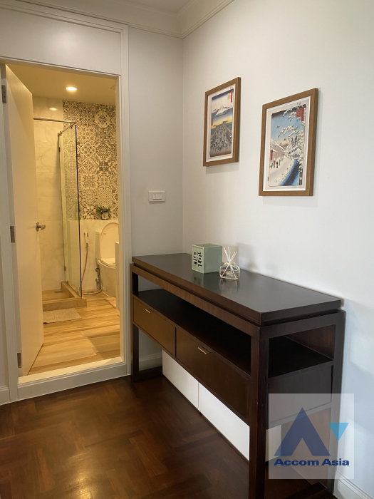 unit 2 Bedrooms  Condominium For Rent in Sathorn, Bangkok  near MRT Khlong Toei (10293)