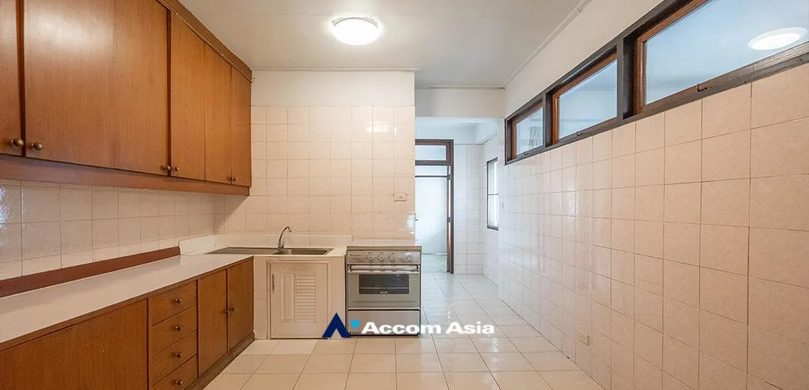 unit 2 Bedrooms  Apartment For Rent in Sukhumvit, Bangkok  near MRT Sukhumvit - BTS Nana (AA19649)