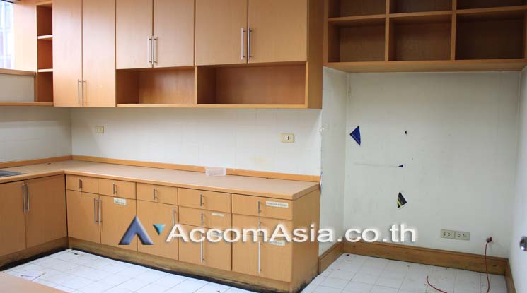 5  Office Space For Rent in Silom ,Bangkok MRT Lumphini at Smooth Life Tower AA19664