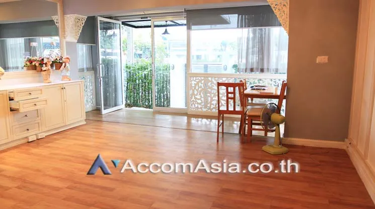 unit 8 Bedrooms  Townhouse For Rent in Ratchadaphisek, Bangkok  (AA19708)