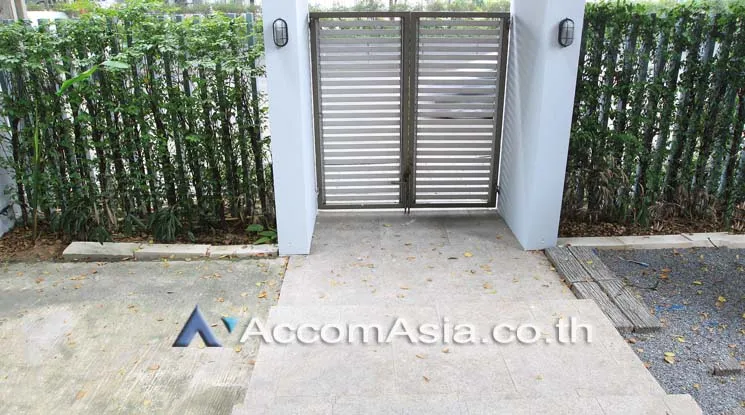 unit 8 Bedrooms  Townhouse For Rent in Ratchadaphisek, Bangkok  (AA19708)