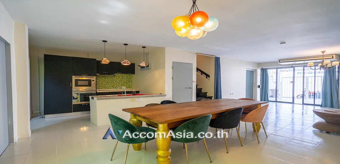 unitHome Office |  4 Bedrooms  House For Rent & Sale in Sukhumvit, Bangkok  near BTS Phrom Phong (AA19790)