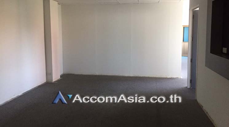  2  Office Space For Rent in Ratchadaphisek ,Bangkok MRT Huai Khwang at Thospol Building AA19800