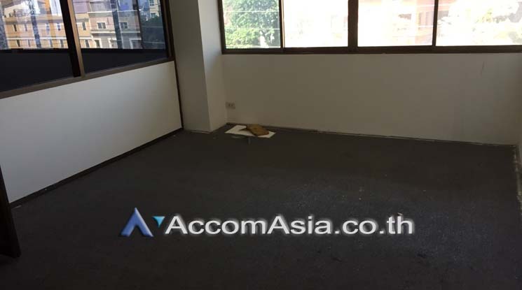  1  Office Space For Rent in Ratchadaphisek ,Bangkok MRT Huai Khwang at Thospol Building AA19800