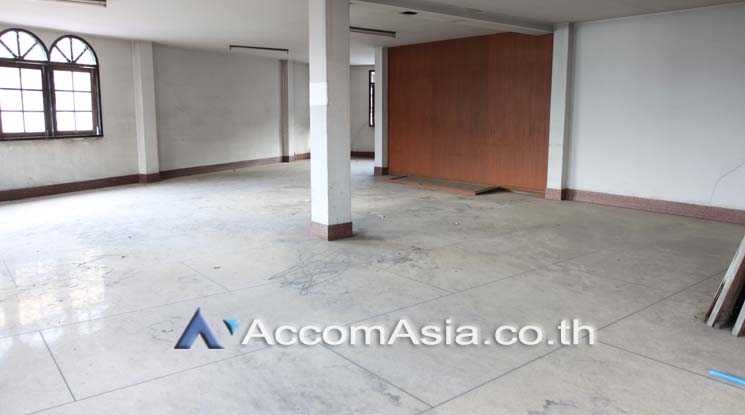 4  Shophouse For Rent in Sukhumvit ,Bangkok BTS On Nut AA19820