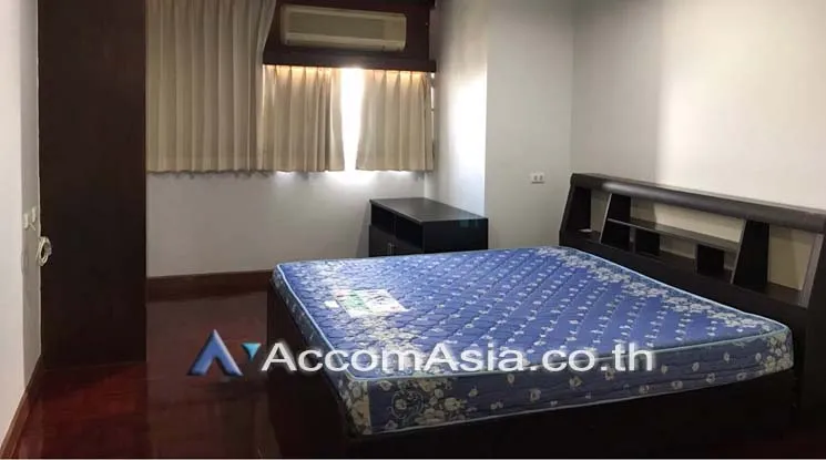 unit 3 Bedrooms  Condominium For Rent in Sukhumvit, Bangkok  near BTS Ekkamai (AA19853)